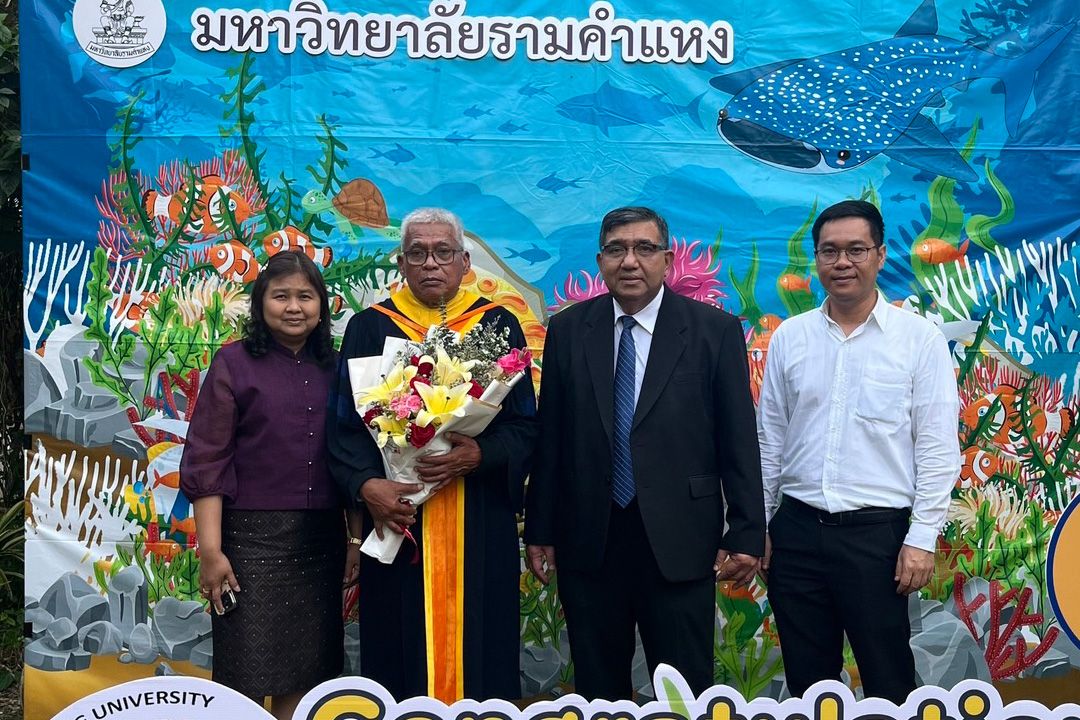มหาบัณฑิตชีววิทยา วัย 73 ปี เข้ารับพระราชทานปริญญาบัตรจากรามคำแหง
