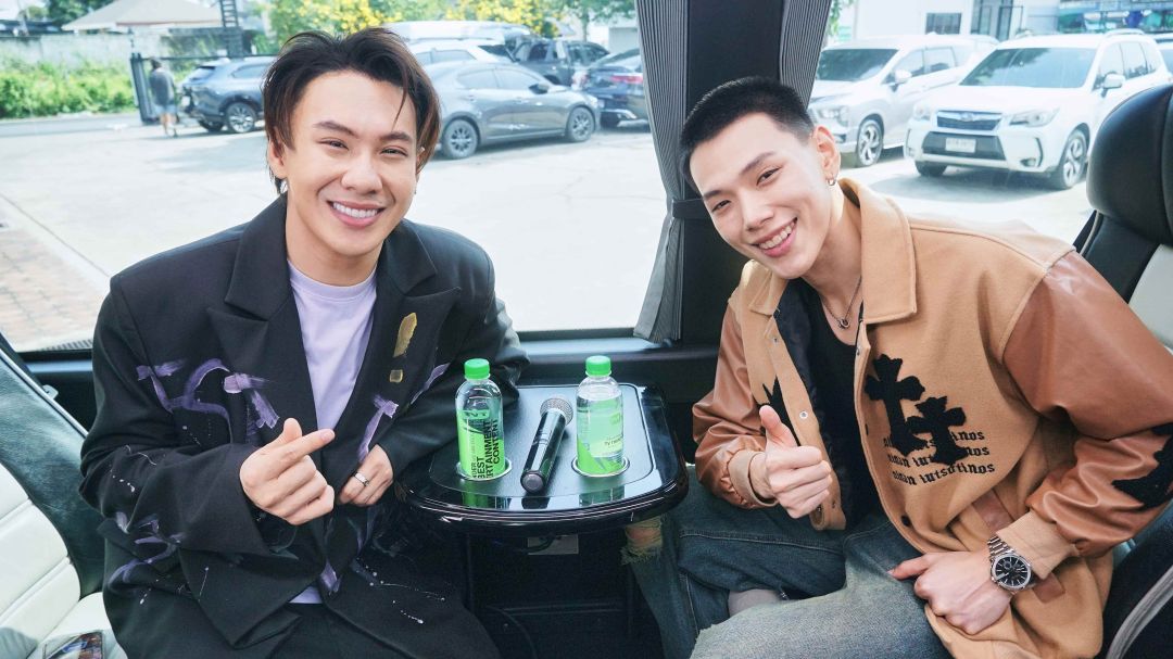 เสียงปรบมือดังลั่นรถ แฟนคลับร้องคู่'ต้าห์อู๋-พิทยา'ร้องเพลงเพราะจนชาวเน็ตแห่ชื่นชม