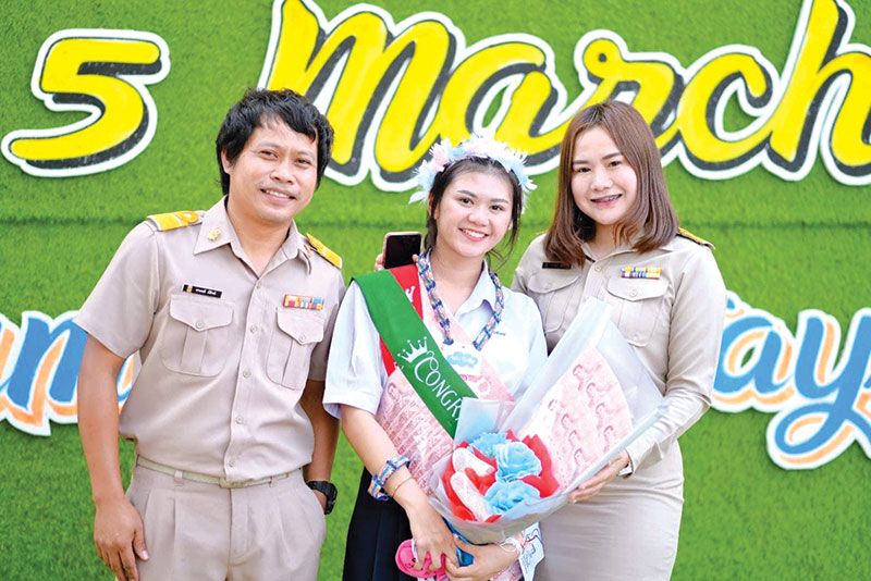 ลากระโปรงจีบรอบ‘แอ้ม ชลธิชา’  จบ ม.6 เตรียมตัวเป็นเฟรชชี่เข้าสู่รั้วมหา’ลัย