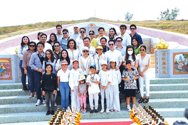 ‘ทักษิณ’ร่ายยาวกลับเชียงใหม่มีความสุข ตามใจ‘อิ๊ง’เล่นการเมือง  อ้างยังเจ็บหลัง/กล้ามเนื้อสะดุ้ง