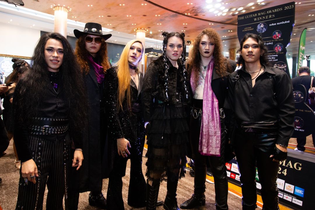 ส่องแฟชั่นRed Carpet ของHard Boyในงาน The Guitar Mag Awards 2024 กับกลิ่นอายยุค Glam Rock ที่ทำให้คนในงานร้องว้าว!