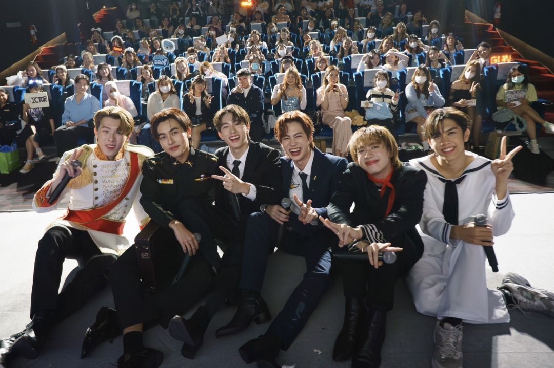 'PROXIE' จัดเต็มคอสตูมอาชีพในฝัน ทำแฟนใจฟูทุกที่นั่ง!ในงาน 'PROXIE The 4th Fansign'