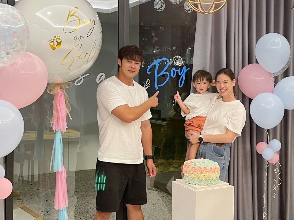 'แมน - เกล'จัดปาร์ตี้ Baby Shower เฉลยเพศลูกคนที่สอง ในวันสำคัญครบรอบแต่งงานปีที่ 8บรรยากาศสุดอบอุ่น