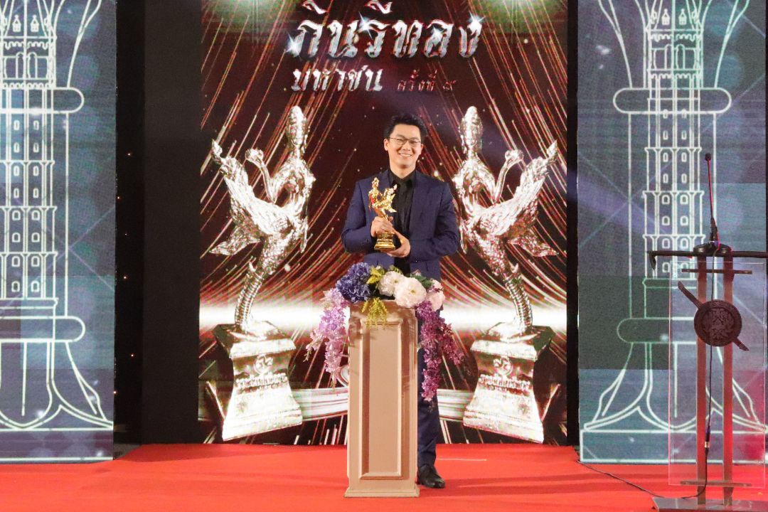 'แชมป์-ศรัณภัสร์'พิธีกรข่าวจาก'สำนักข่าววันนิวส์'คว้ารางวัล 'กินรีทอง'