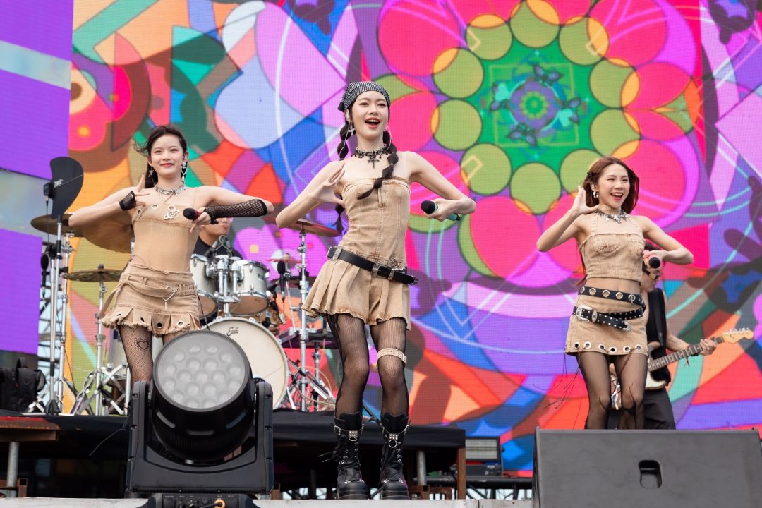 แซ่บล้นหาด!ครบทุกอารมณ์เพลงไปกับศิลปินในบรรยากาศปาร์ตี้ริมทะเลNANGLAY BEACH PARTY AND MUSIC FESTIVAL 3