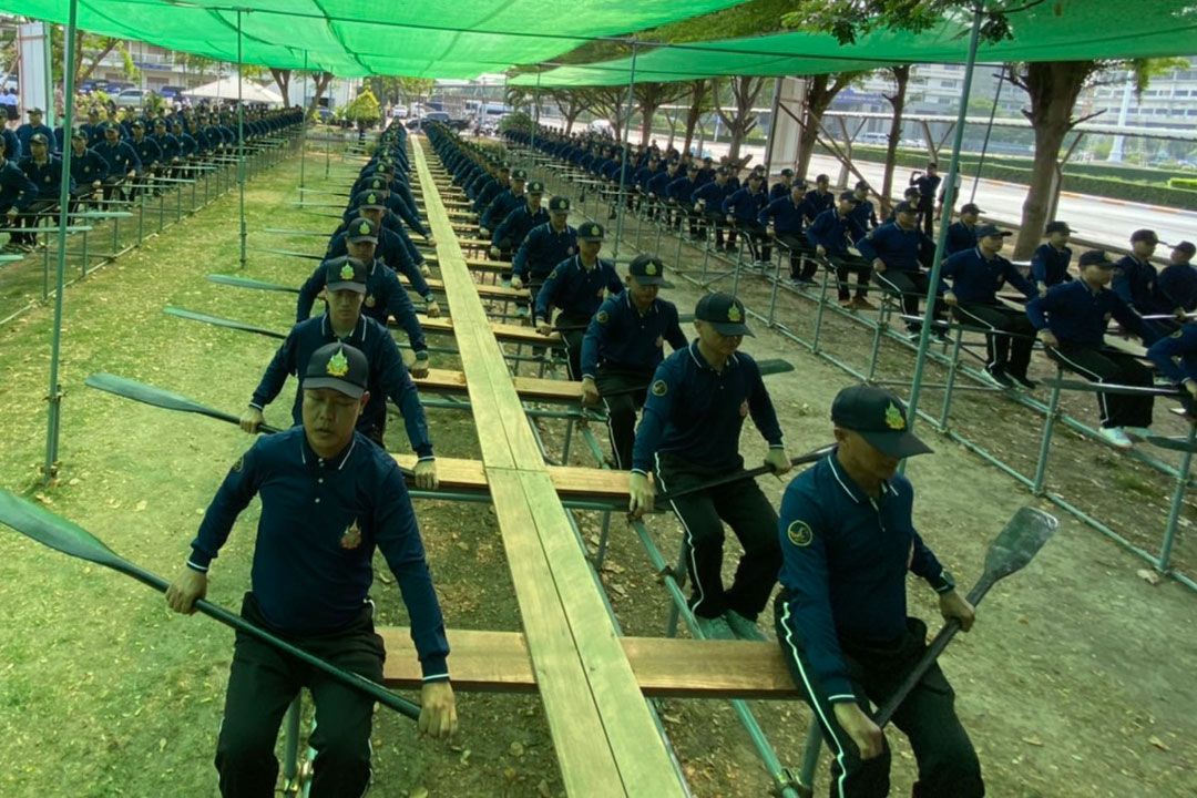 'รองเสนาธิการทหารเรือ'ตรวจเยี่ยมกำลังพลฝีพายเรือพระราชพิธี ฝึกซ้อมบนเขียงฝึก