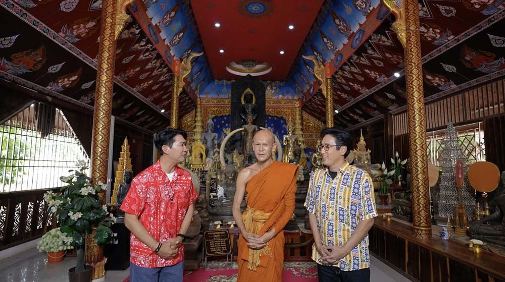 ‘หนุ่ม-แท่ง’ พากราบเกจิดัง พระนักพัฒนา วัดท่าสะแบง
