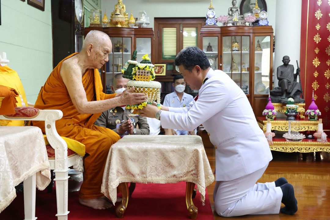 สมเด็จพระสังฆราช โปรดให้ปลัดกระทรวงมหาดไทย เข้าเฝ้ารับผ้าไตรประทาน