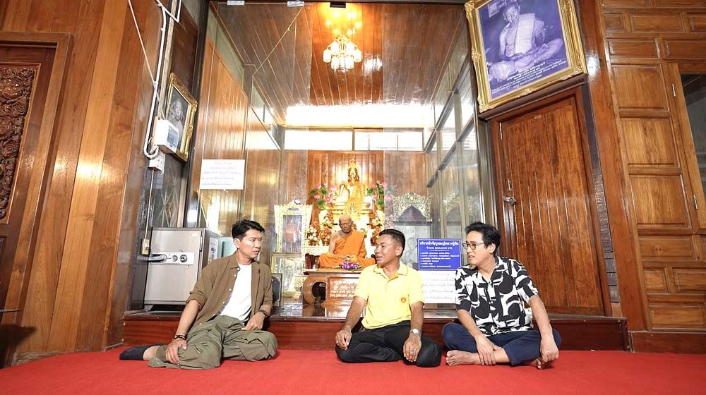 ‘หนุ่ม-แท่ง’พากราบรูปหล่อ‘หลวงปู่ทิม’วัดละหารไร่  พร้อมท่องเที่ยว ชิมอาหารพื้นบ้าน จ.ระยอง