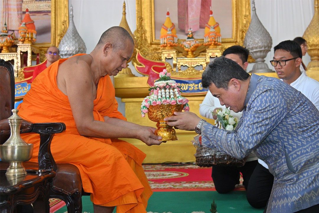 ปลัด มท. ประกอบพิธีเจริญพระพุทธมนต์ ในพิธีทำบุญอายุวัฒนมงคล 54 ปี เจ้าอาวาสวัดจุฬามณี