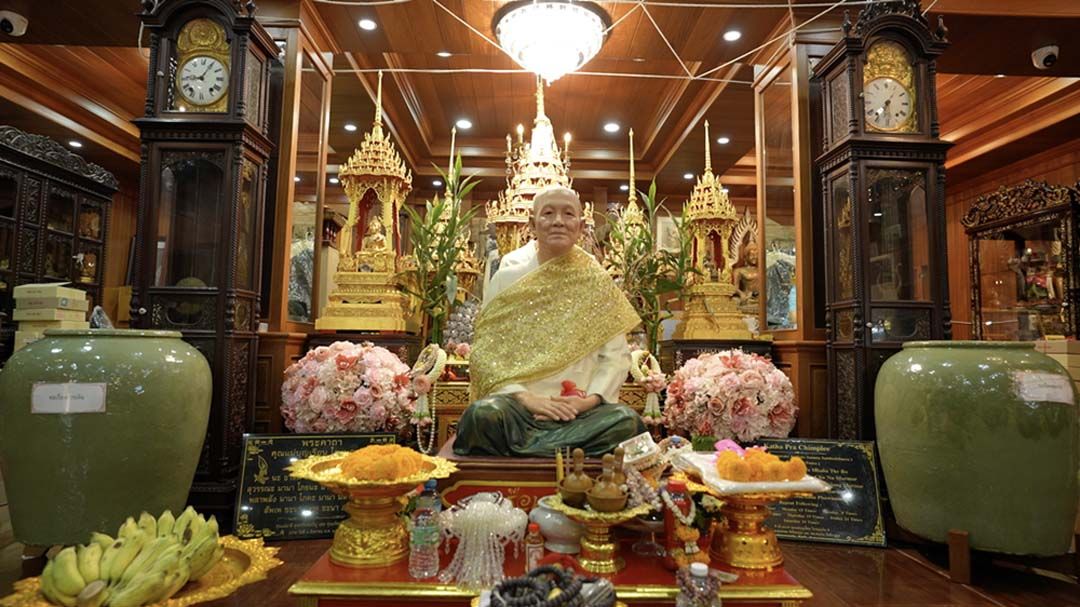 ‘หนุ่มแท่ง อารามทัวร์’พาทัวร์วัดหลวง  ใจกลางเมืองอิ่มอร่อยร้านเก่าแก่ย่านเยาวราช