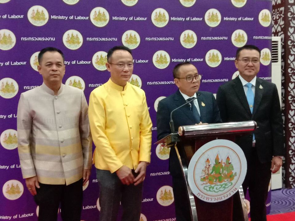 เลขาฯ ‘อารี’ มอบโอวาท 477 แรงงานไทย เตรียมส่งทำงานต่างประเทศ  มุ่งสู่เป้าหมายส่งแรงงาน 1 แสนอัตรา เผยคืบหน้าล่าสุด ส่งแล้ว 5.3 หมื่นคน