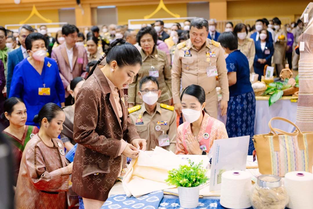 'เจ้าฟ้าสิริวัณณวรี'เสด็จไปทอดพระเนตรนิทรรศการผลิตภัณฑ์ผ้าไทย