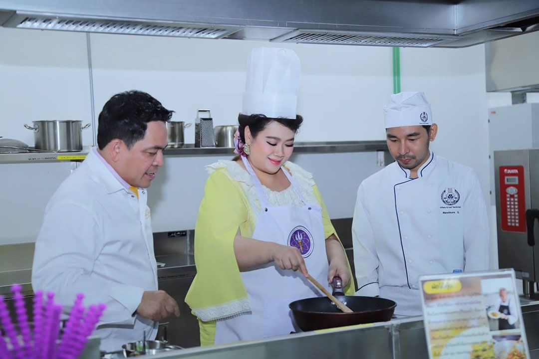 'ศุภมาส' สวมชุดเชฟ 'ผัดไอ้คุ่ย' จับมือ 6 หน่วยงานใช้กลไกมหา'ลัยสร้างเชฟตามอัตลักษณ์ของพื้นที่