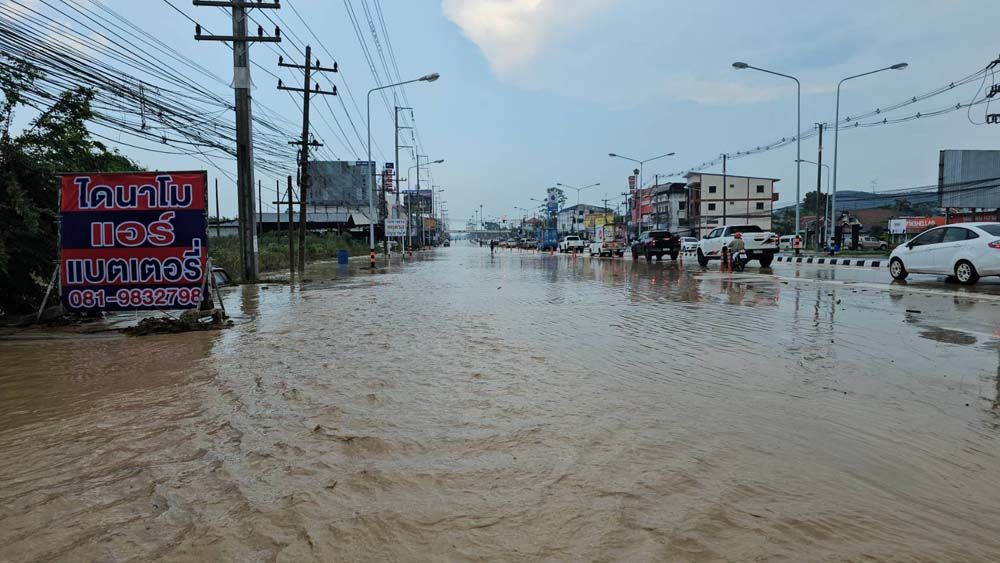กรมอุตุฯเตือน!  ฝนถล่ม42จังหวัด  กทม.ตกร้อยละ40  เฝ้าระวังอันตราย