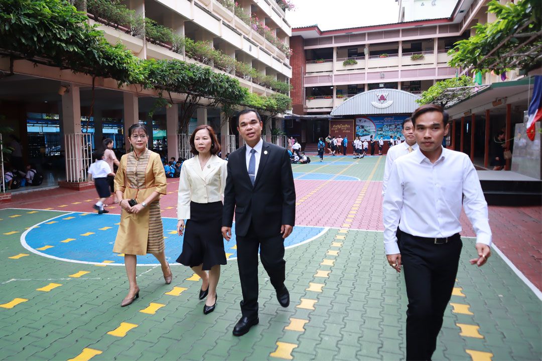 สพฐ. เยี่ยมเปิดเทอมวันแรก ห่วงอากาศร้อนจัด-โควิด ย้ำโรงเรียนเข้มมาตรการปลอดภัย