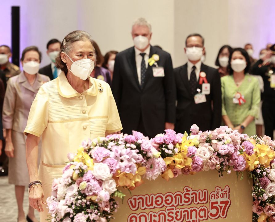 ‘ช้อปสนุก สุขใจ ได้กุศล’ งานออกร้านคณะภริยาทูต ครั้งที่ 57 มหกรรมสินค้านานาชาติเพื่อการกุศลแห่งปี