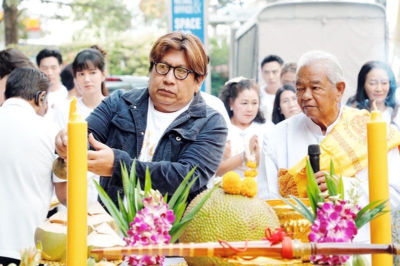 ‘โตโน่-ริชชี่-ตงตง-เพิร์ธ’ นำทีม บวงสรวง ‘กลิ่นมาลี’