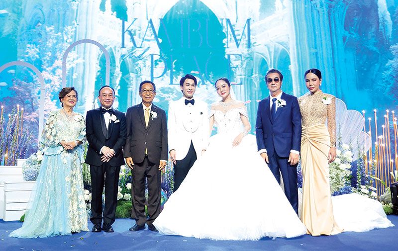 พีท-กันตพร หาญพาณิชย์ ควงคู่ แก้มบุ๋ม-ปรียาดา สิทธาไชย  ฉลองมงคลสมรสพระราชทานสุดอลังการ