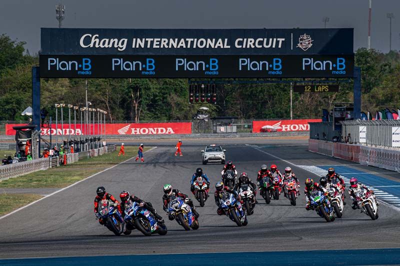 นักบิดดาวดัง พร้อมล่าโพเดียม  Plan B Media BRIC Superbike สนามที่2