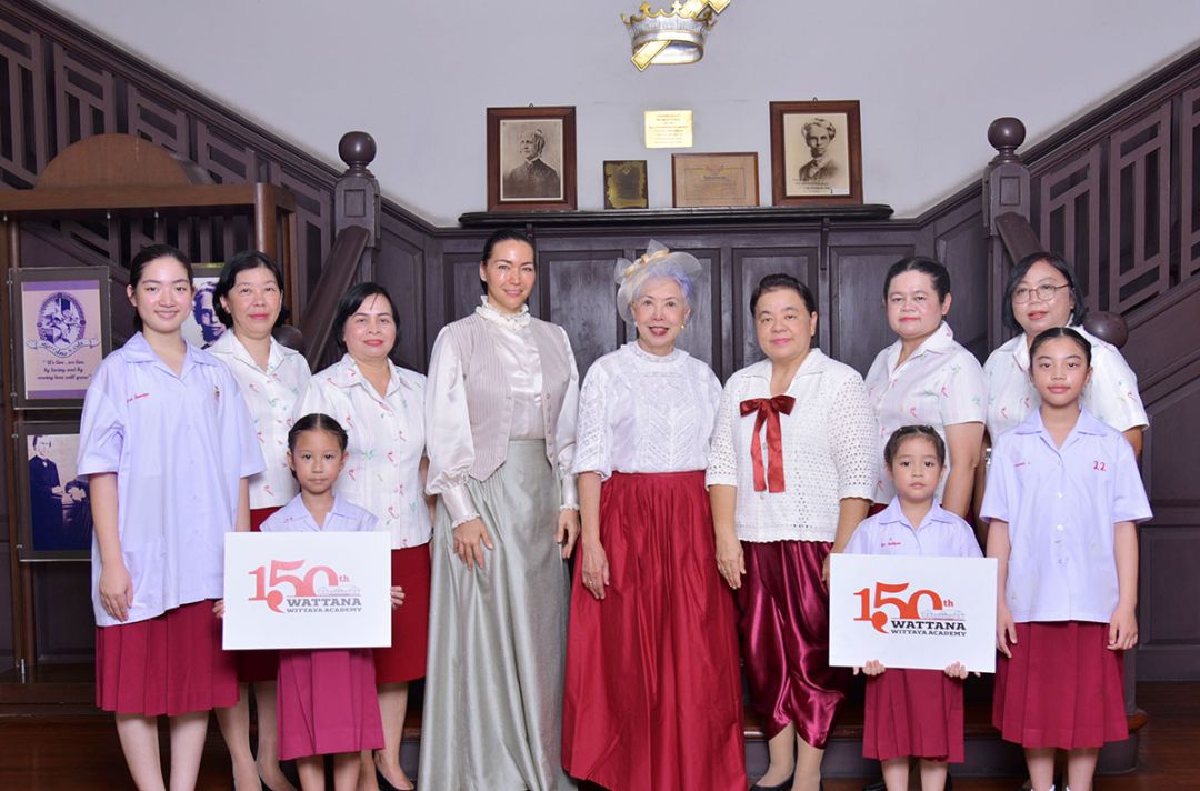 ต้อนรับเปิดเทอม ด้วยชุดย้อนยุค 3 สมัย พร้อมรับปีแห่งการฉลอง ‘150 ปี กุลสตรีวังหลัง-วัฒนาวิทยาลัย’
