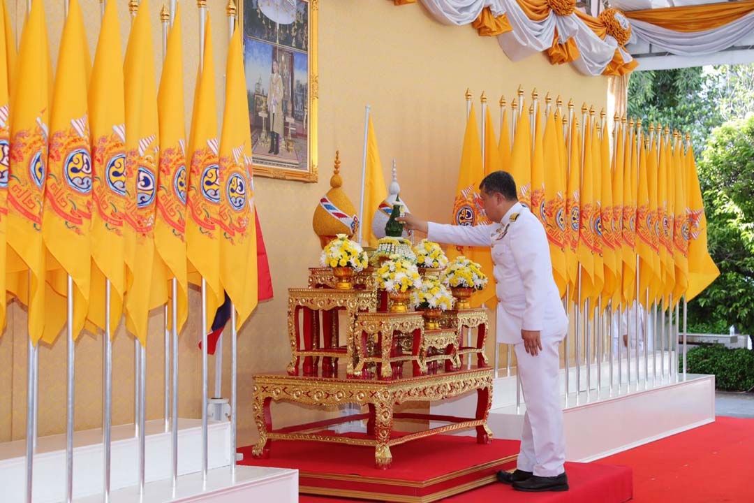 มท.จัดพิธีมอบธงตราสัญลักษณ์งานเฉลิมพระเกียรติพระบาทสมเด็จพระเจ้าอยู่หัว