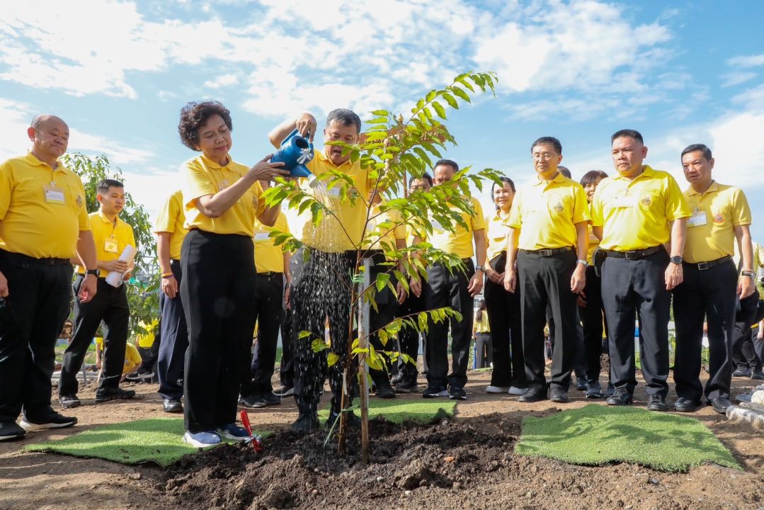 ปลูกต้นไม้เฉลิมพระเกียรติฯ'ในหลวง' ในโอกาสมหามงคลเฉลิมพระชนมพรรษา