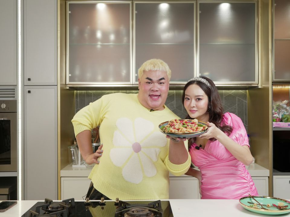 'ปิงปองธงชัย' กรรมตามสนองโดนแกล้งให้กินอึหมา! และวีรกรรมเกือบโดนจับที่ต่างประเทศ