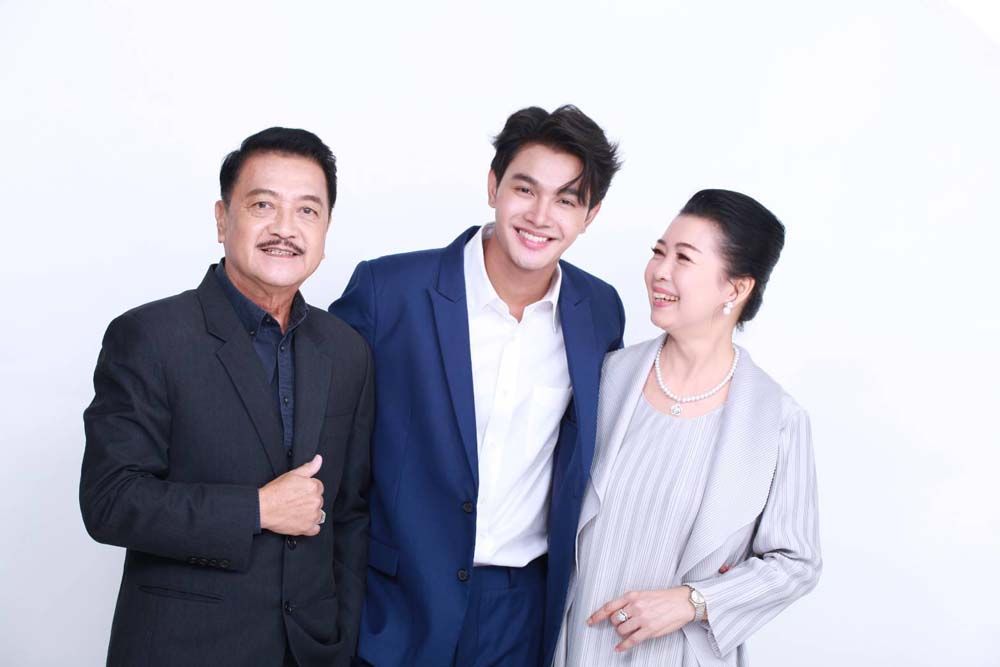 ‘เจ๊ใหญ่’ จับมือ ‘สำรวย รักชาติ’สั่งลุย!  จัดฟิตติ้งนักแสดงครบชุด ‘Why We Love’ (วาย วี เลิฟ)