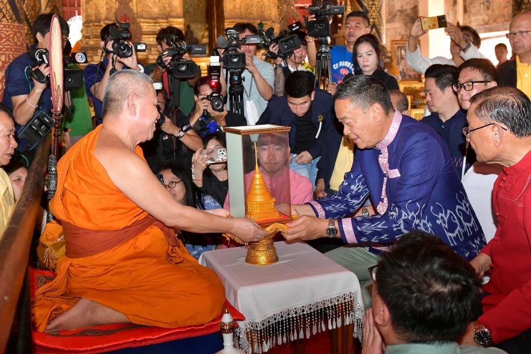 ‘นายกฯ’กราบพระธาตุลำปางหลวง สั่งจัดเส้นทาง-สถานที่สำคัญศาสนา อยู่เส้นทางท่องเที่ยว