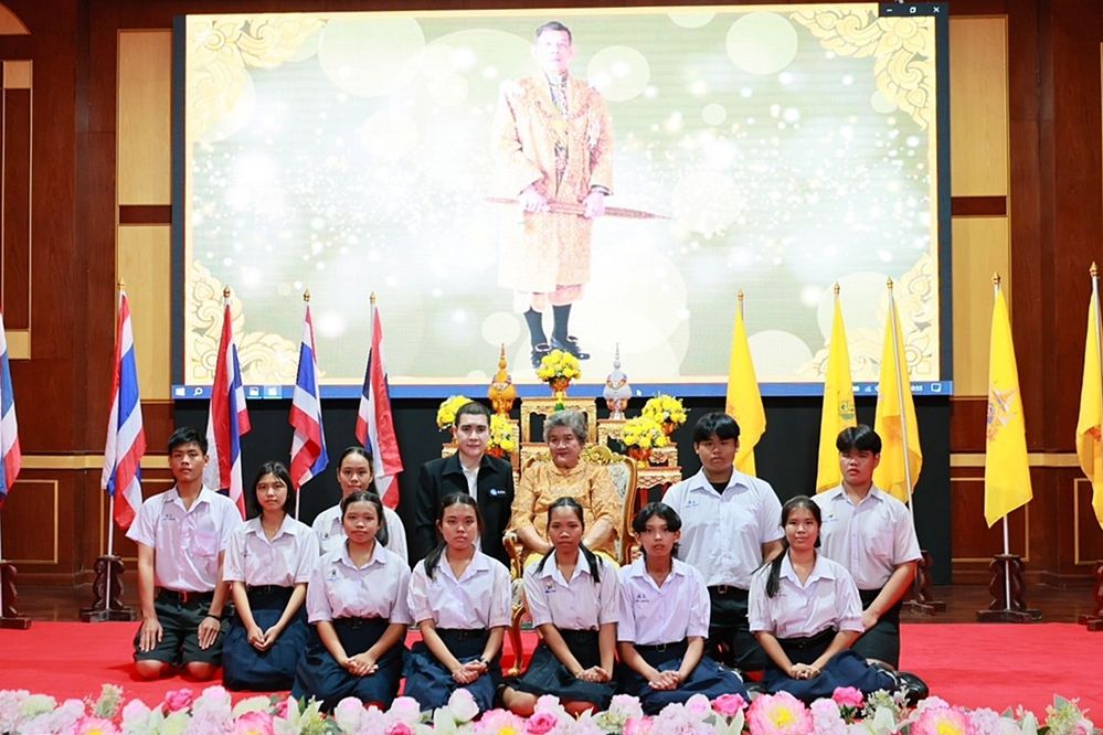 'ดร.สันติ พิมพ์ใจใส'ได้รับเกียรติมอบทุนการศึกษา