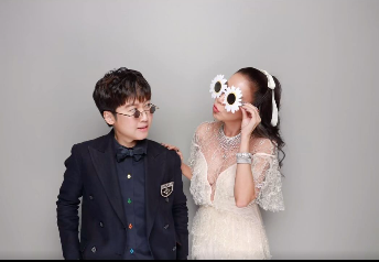 เปิดโหมดหวาน 'เอิ้ก พรหมพร'ลงคลิปคู่ โพสยินดีสมรสเท่าเทียม แฟนๆ จับตาข่าวดี