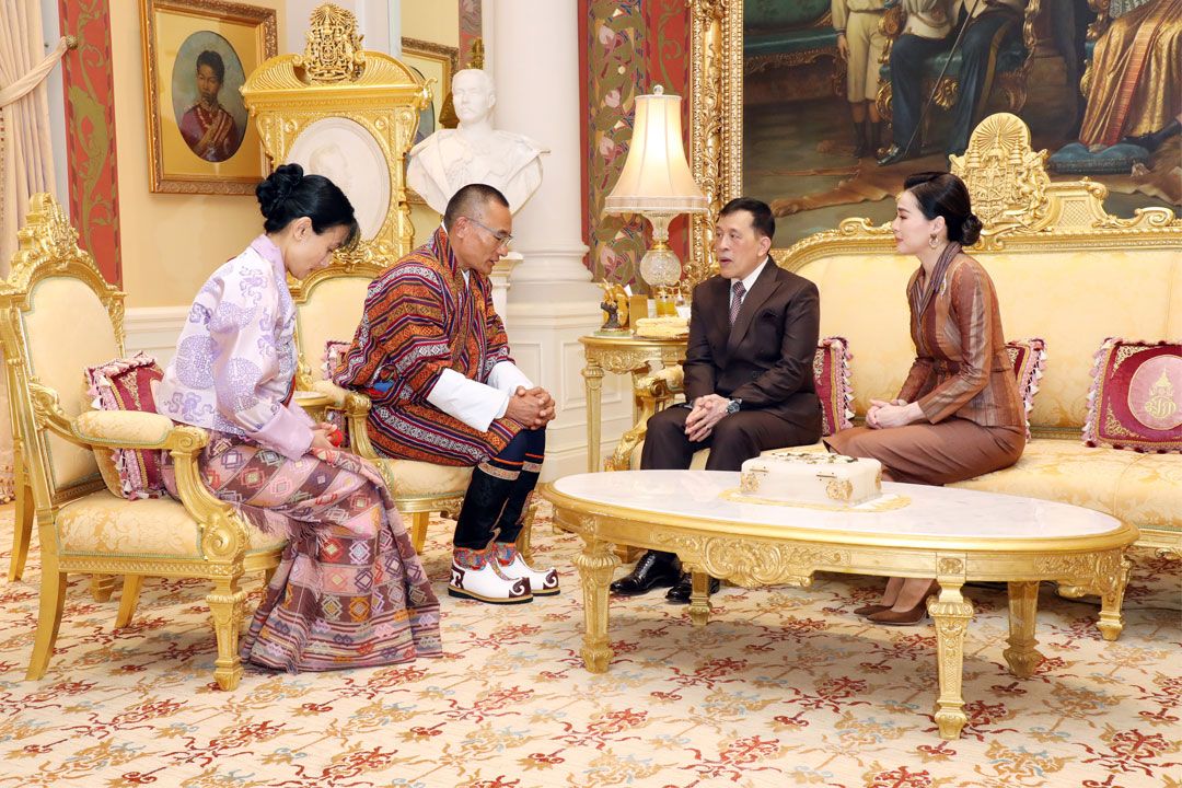 'ในหลวง-พระราชินี'พระราชทานพระบรมราชวโรกาสให้ นายกฯภูฏานและภริยาเฝ้าฯ