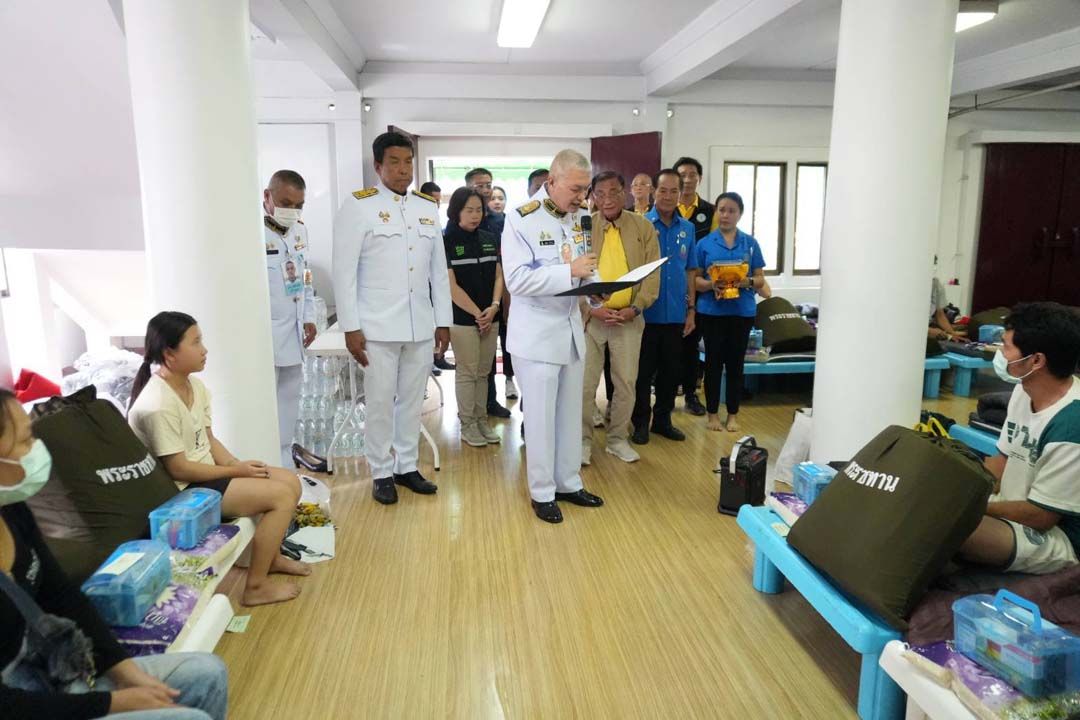 'ในหลวง'โปรดเกล้าฯให้องคมนตรี เชิญถุงพระราชทานมอบแก่ผู้ประสบอัคคีภัยชุมชนตรอกโพธิ์