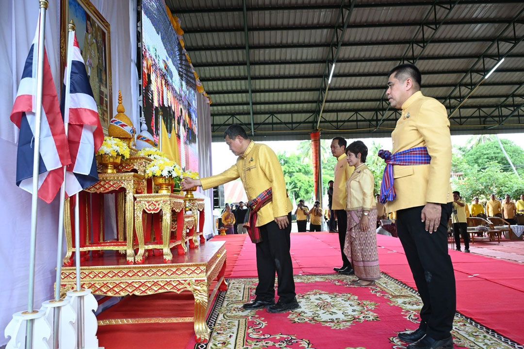 ปลัด มท. นำภาคีเครือข่ายชาวศรีสะเกษประกาศความสำเร็จการขับเคลื่อนหมู่บ้านยั่งยืน