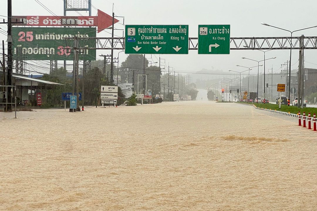 อุตุฯเตือนฝนหนัก  กระทบ53จังหวัด  อุบลฯน้ำท่วมอ่วม
