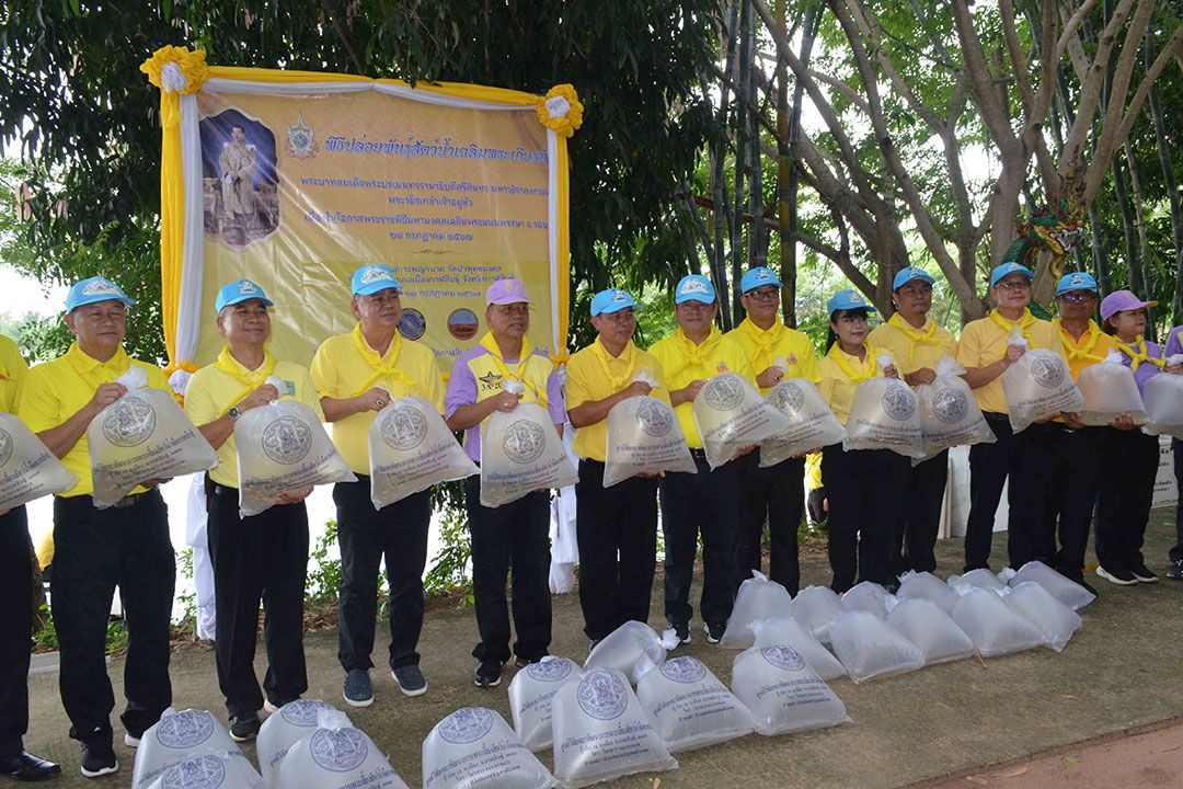 'กาฬสินธุ์'จัดกิจกรรมจิตอาสาวันสำคัญของชาติ ปล่อยปลาถวายเป็นพระราชกุศล