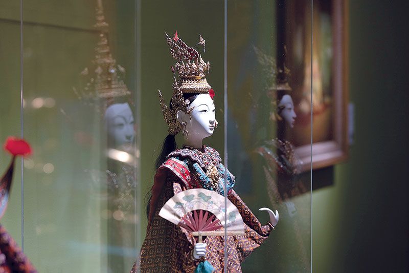 เปิดคอลเลคชั่นสุดหวงของนักสะสม ที่สุดของนิทรรศการแห่งปี  ร้อยเรียงเรื่องราวประวัติศาสตร์ศิลป์ จากขรัวอินโข่ง ถึง Crybaby