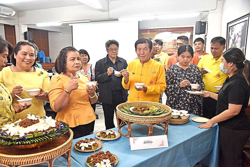 รายงานพิเศษ : คนเพชรเตรียมโหวตสุดยอดเมนูอาหารถิ่น ‘รสชาติ...ที่หายไป’  คัด 3 เมนูที่ผ่านเข้ารอบ ให้เป็น 1 จังหวัด 1 เมนู เชิดชูอาหารถิ่น