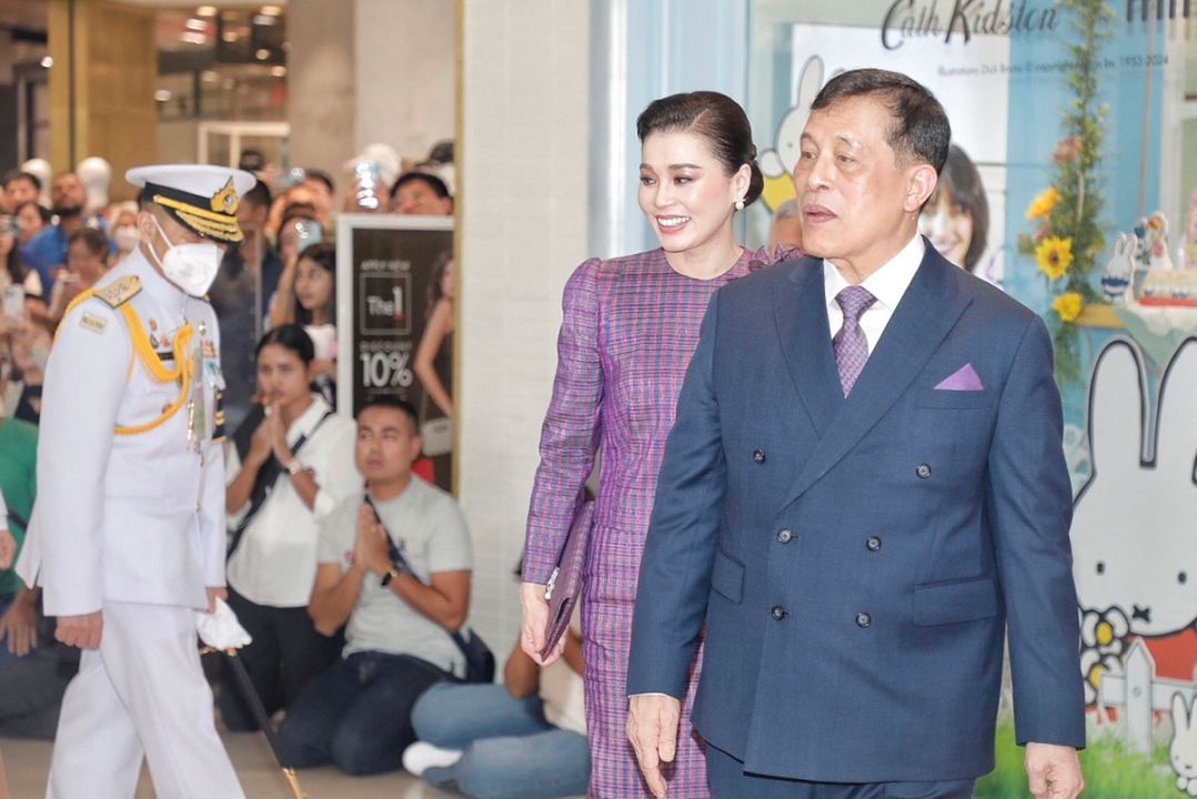 ‘ในหลวง-พระราชินี’ทรงเปิดงาน‘โครงการหลวง 55’ทอดพระเนตรนิทรรศการและผลิตผลทางการเกษตร