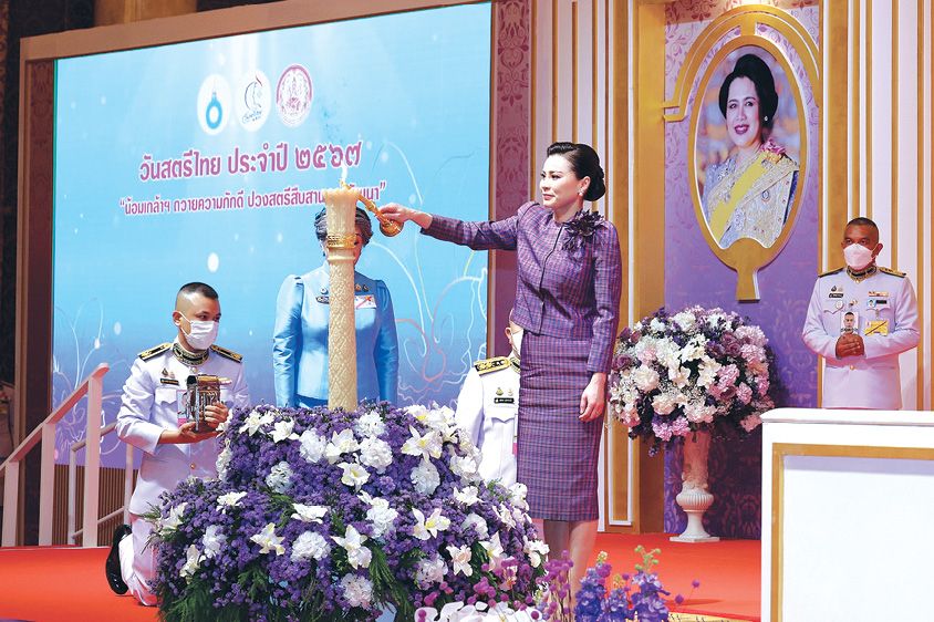สมเด็จพระนางเจ้าฯ พระบรมราชินี ทรงเปิดงานวันสตรีไทย  น้อมเกล้าฯ ถวายความภักดี ปวงสตรีสืบสานการพัฒนา