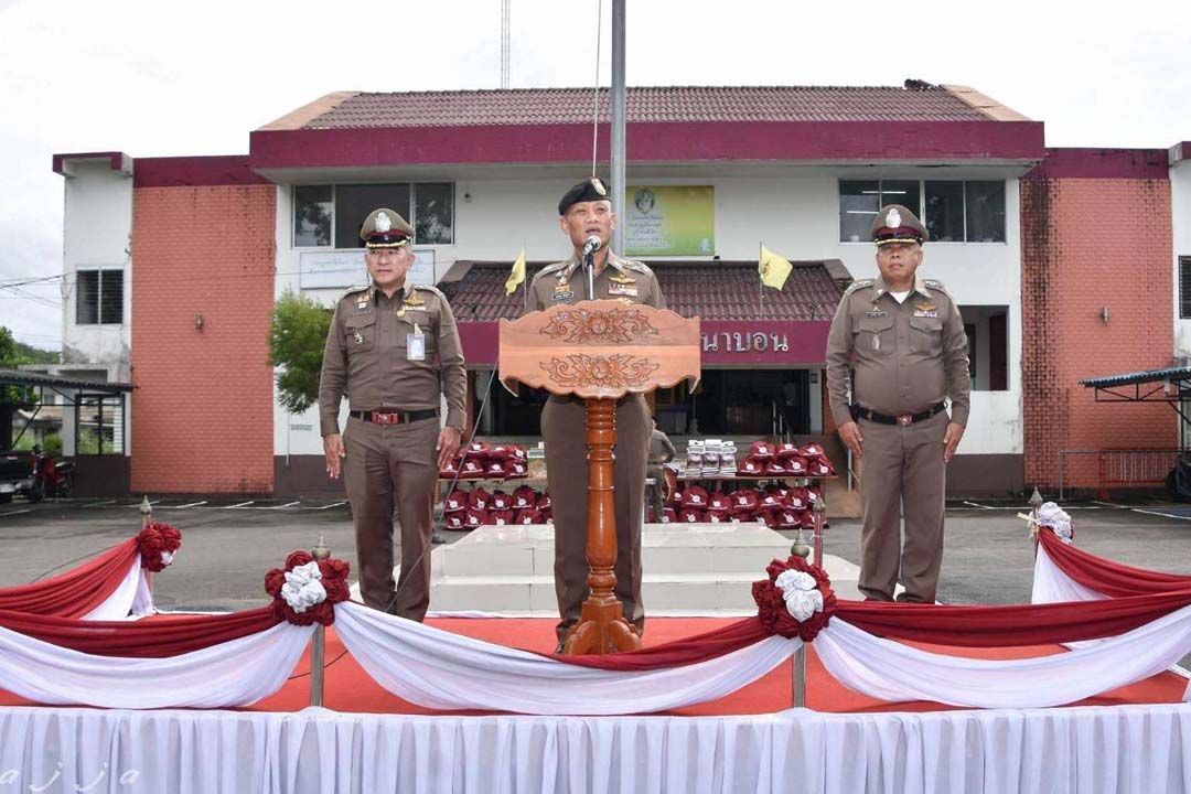 ‘ที่ปรึกษาพิเศษตร.สุรพงษ์’ตรวจเยี่ยม‘สภ.นาบอน’ กำชับเคร่งครัดระเบียบตร.