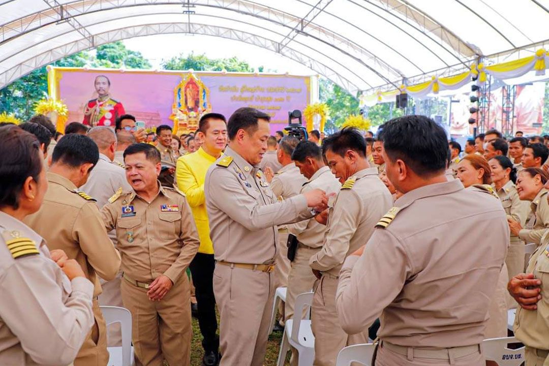 ‘อนุทิน’มอบเหรียญที่ระลึกพระราชทาน'วันกำนันผู้ใหญ่บ้าน'