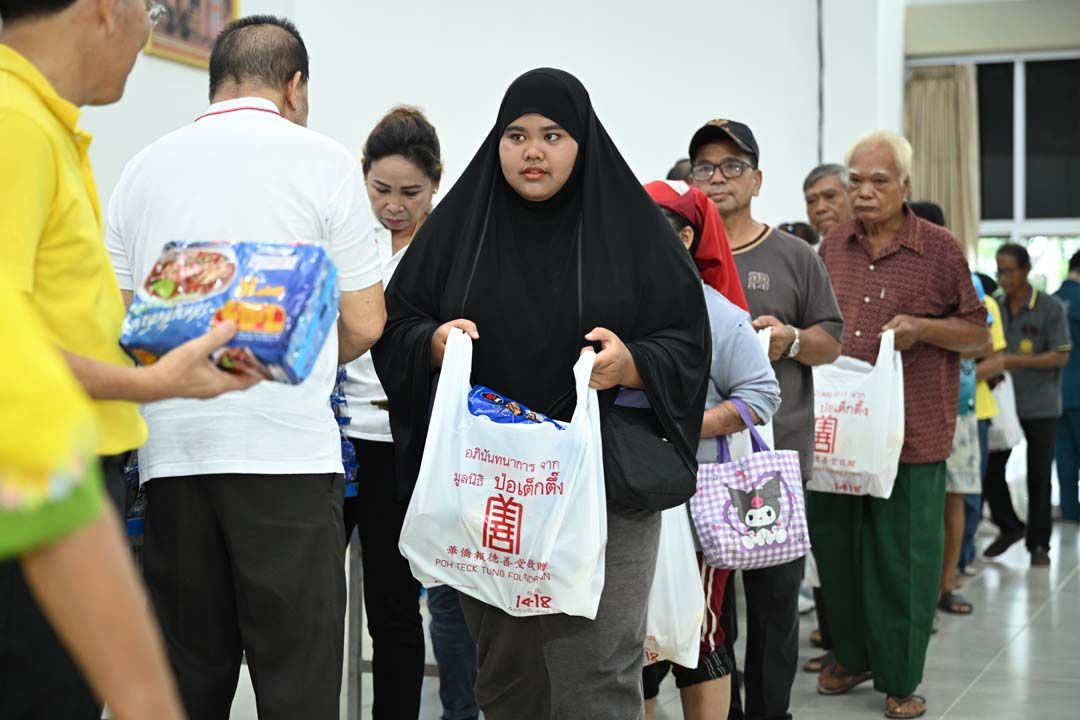 ‘มูลนิธิป่อเต็กตึ๊ง’จัดทีมลงพื้นที่‘จันทบุรี-ตราด’ แจกจ่ายถุงยังชีพฟื้นฟูหลังน้ำลดแก่ผู้ประสบอุทกภัย