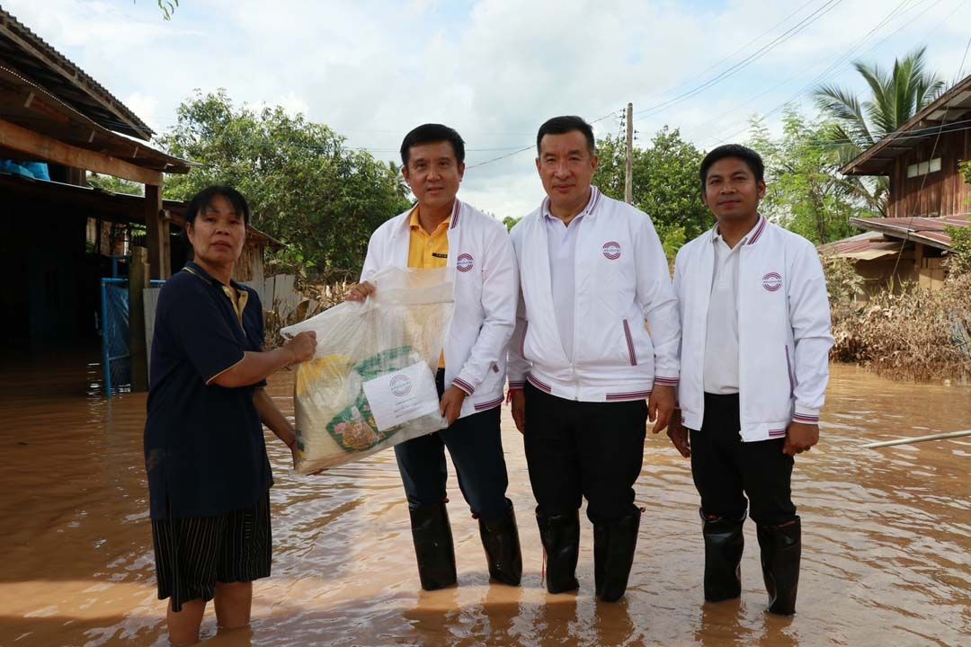 'บิ๊กป้อม'ห่วงผู้ประสบภัยน้ำท่วม มอบ'ชัยวุฒิ-ปิยะ'ลงพื้นที่'แพร่'มอบถุงยังชีพ