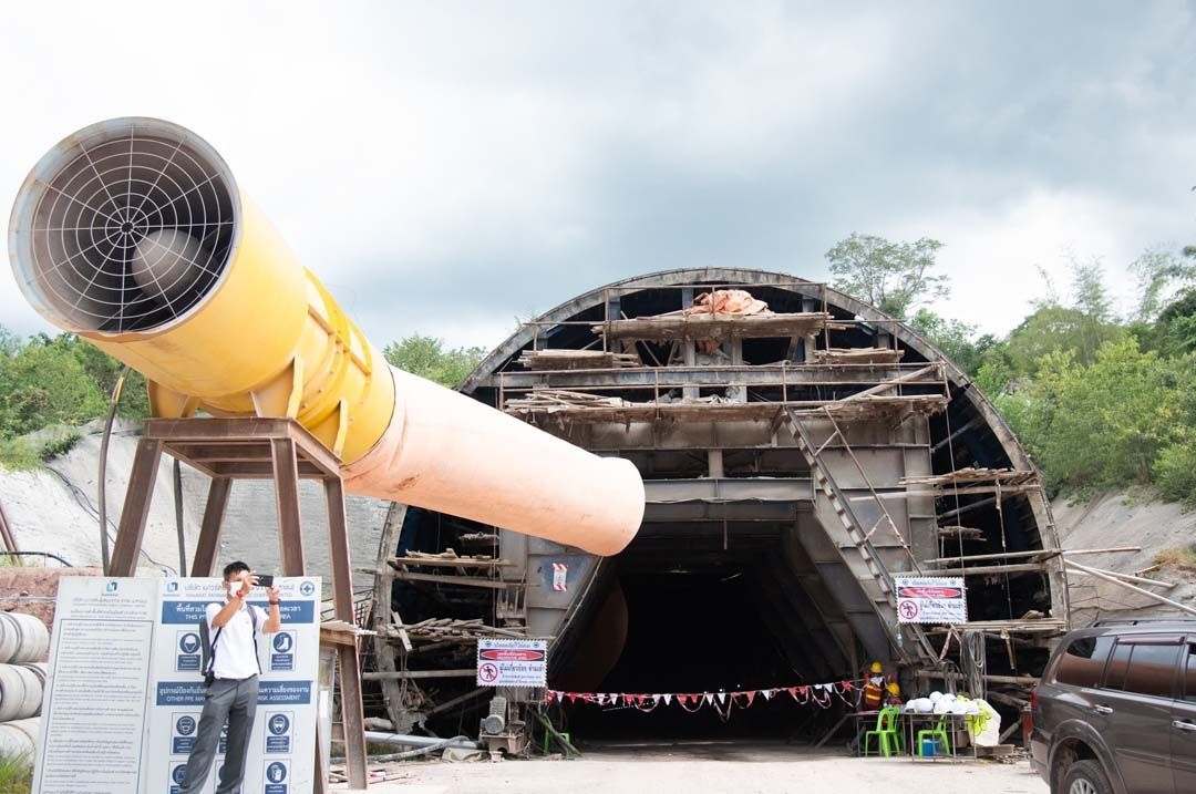 เร่งช่วย3ชีวิตติดอุโมงค์  จีนขนอุปกรณ์กู้ชีพสมทบ