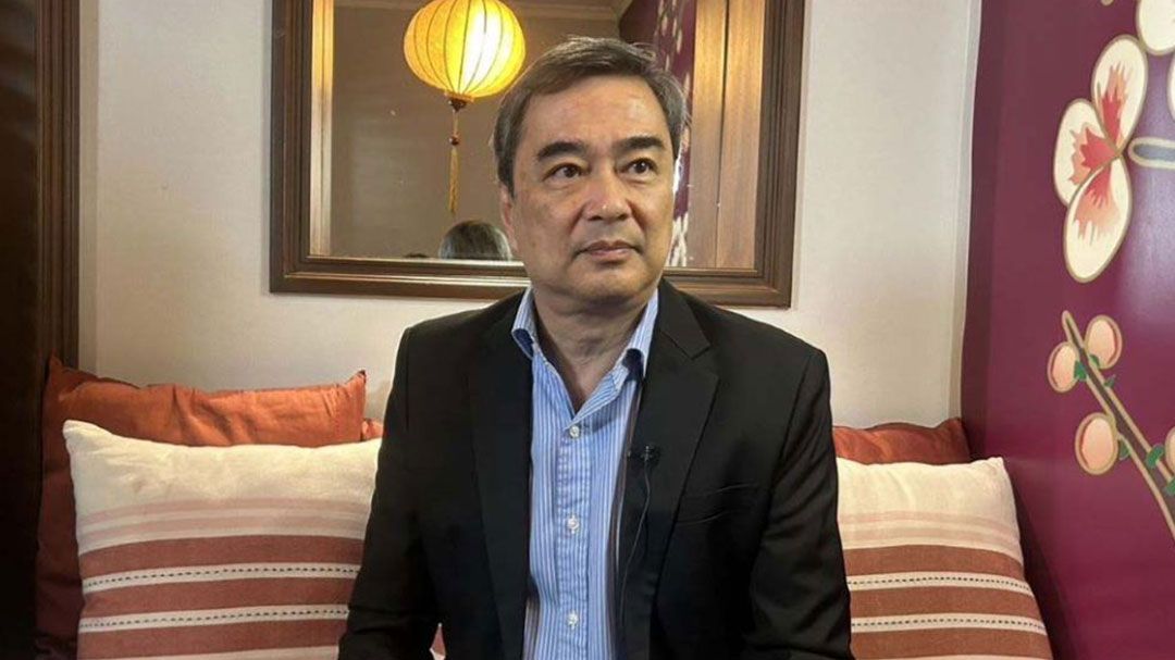 ‘มาร์ค’ชี้‘แม้ว’กลับมามีบทบาท  รบ.ก้าวไม่พ้นครอบครัว  ประเมินสภาฯอยู่ครบเทอม