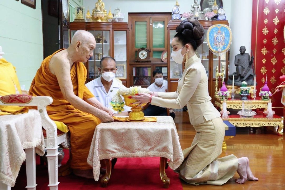 'ฮันนี่ ณภัค' เข้าเฝ้าสมเด็จพระสังฆราช ขอประทานพร-รับประทานน้ำพระพุทธมนต์ เพื่อเป็นสิริมงคลก่อนบินไปประกวดนางงามเวทีใหญ่ที่ยุโรป