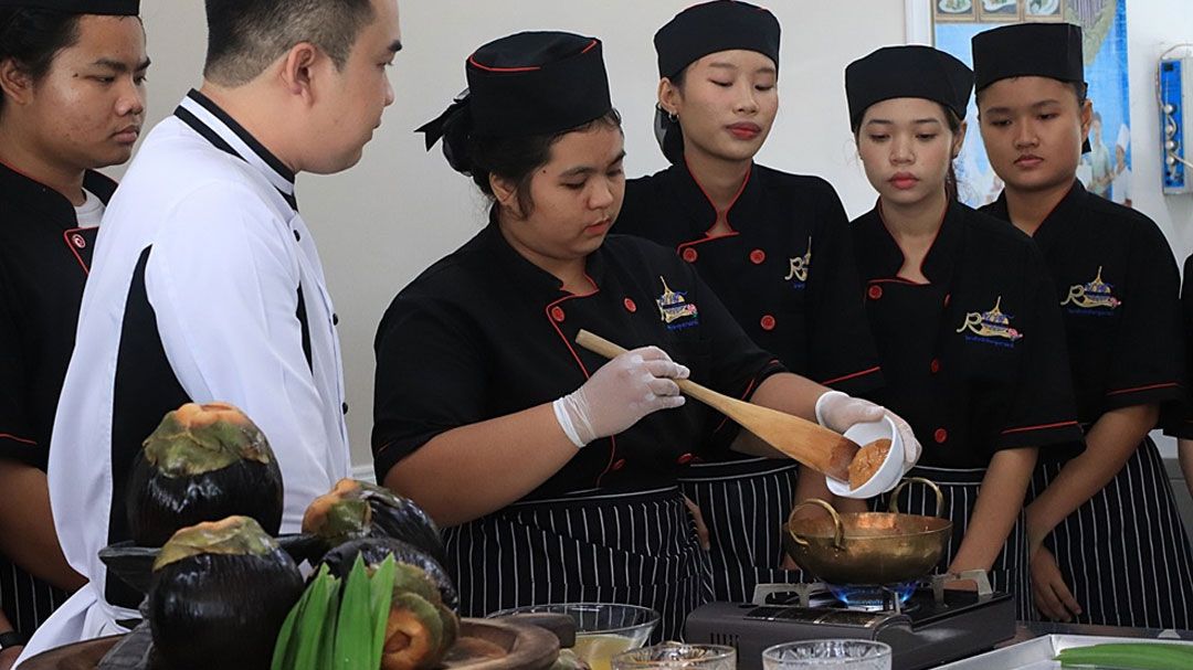 อาชีวะอุบลฯนำฮอยสืบสานเมนู 'วุ้นตาลน้ำกะทิ'1 จังหวัด 1 เมนูเชิดชูอาหารถิ่น