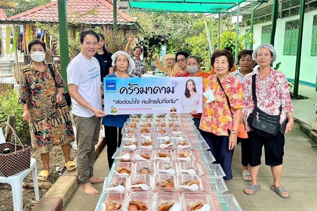 'มาดามแป้ง' ส่งมอบสิ่งของอุปโภค-บริโภคช่วยเหลือผู้ประสบอุทกภัย จ.เชียงราย